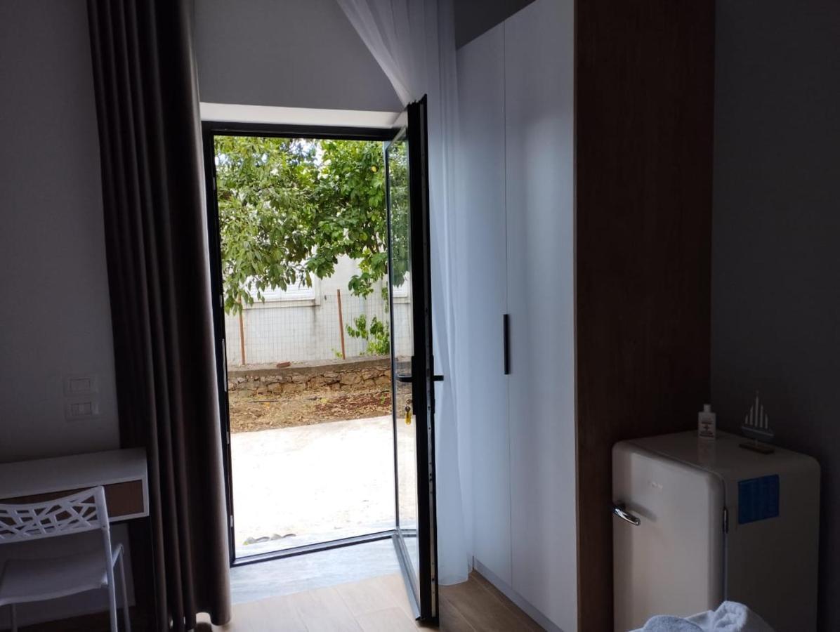 Comfort Guest Rooms Vila Hm Sarandë Exterior foto