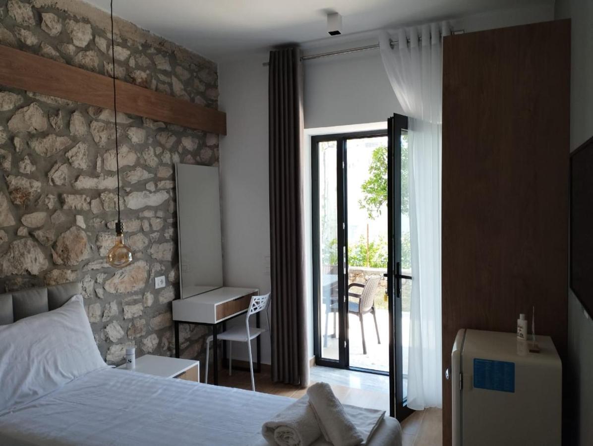 Comfort Guest Rooms Vila Hm Sarandë Exterior foto