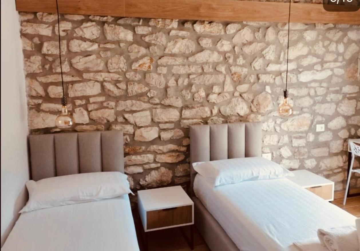 Comfort Guest Rooms Vila Hm Sarandë Exterior foto