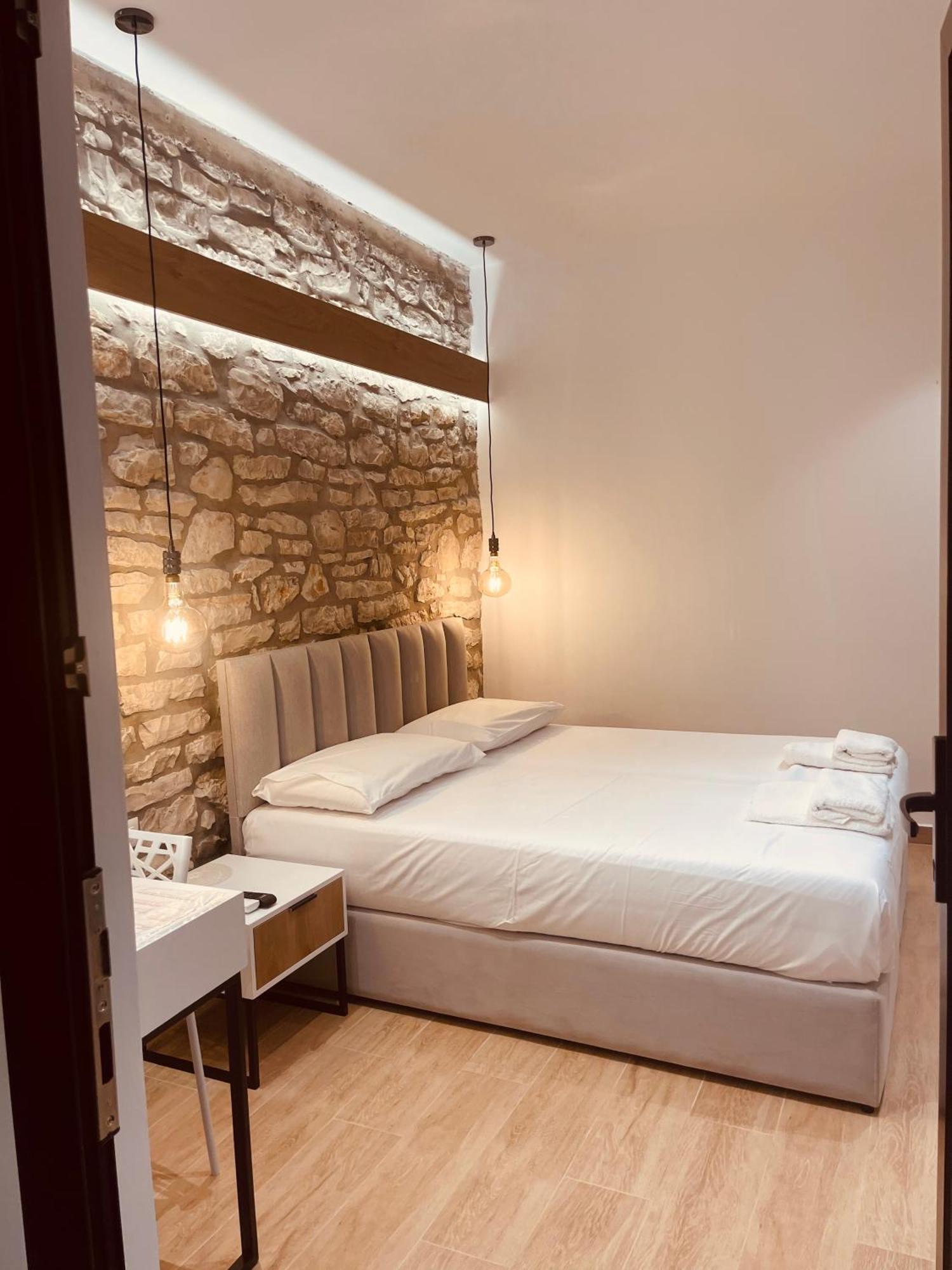 Comfort Guest Rooms Vila Hm Sarandë Exterior foto